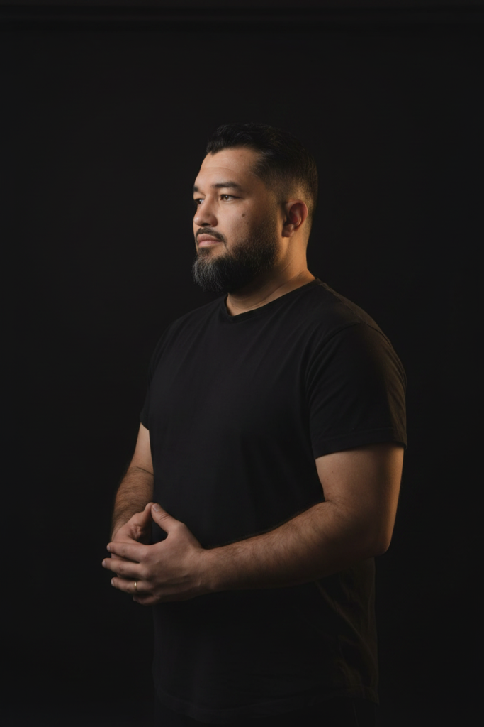 Junior Gaino — retrato 3/4